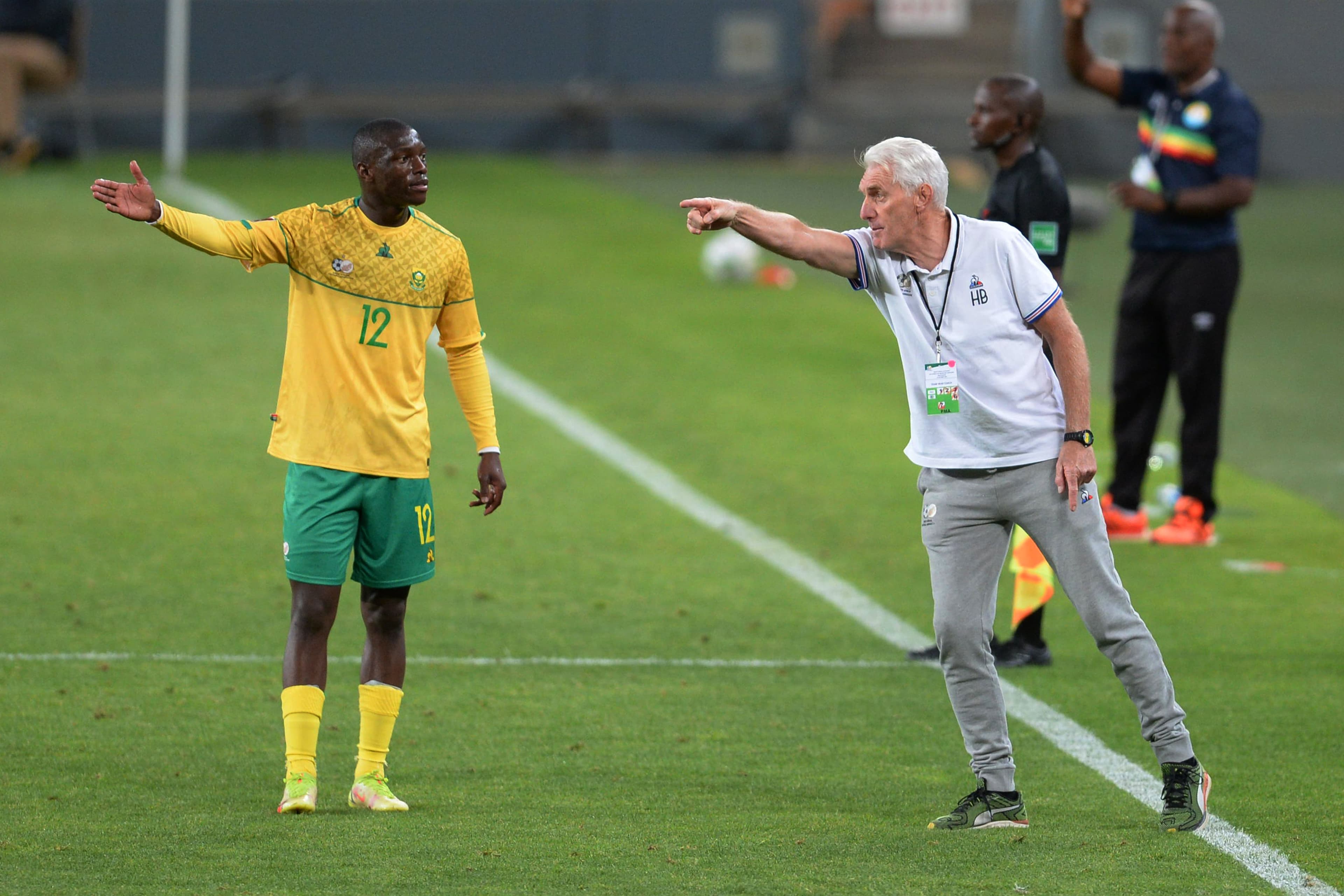 Hugo Broos speaks with Bongokuhle Hlongwane