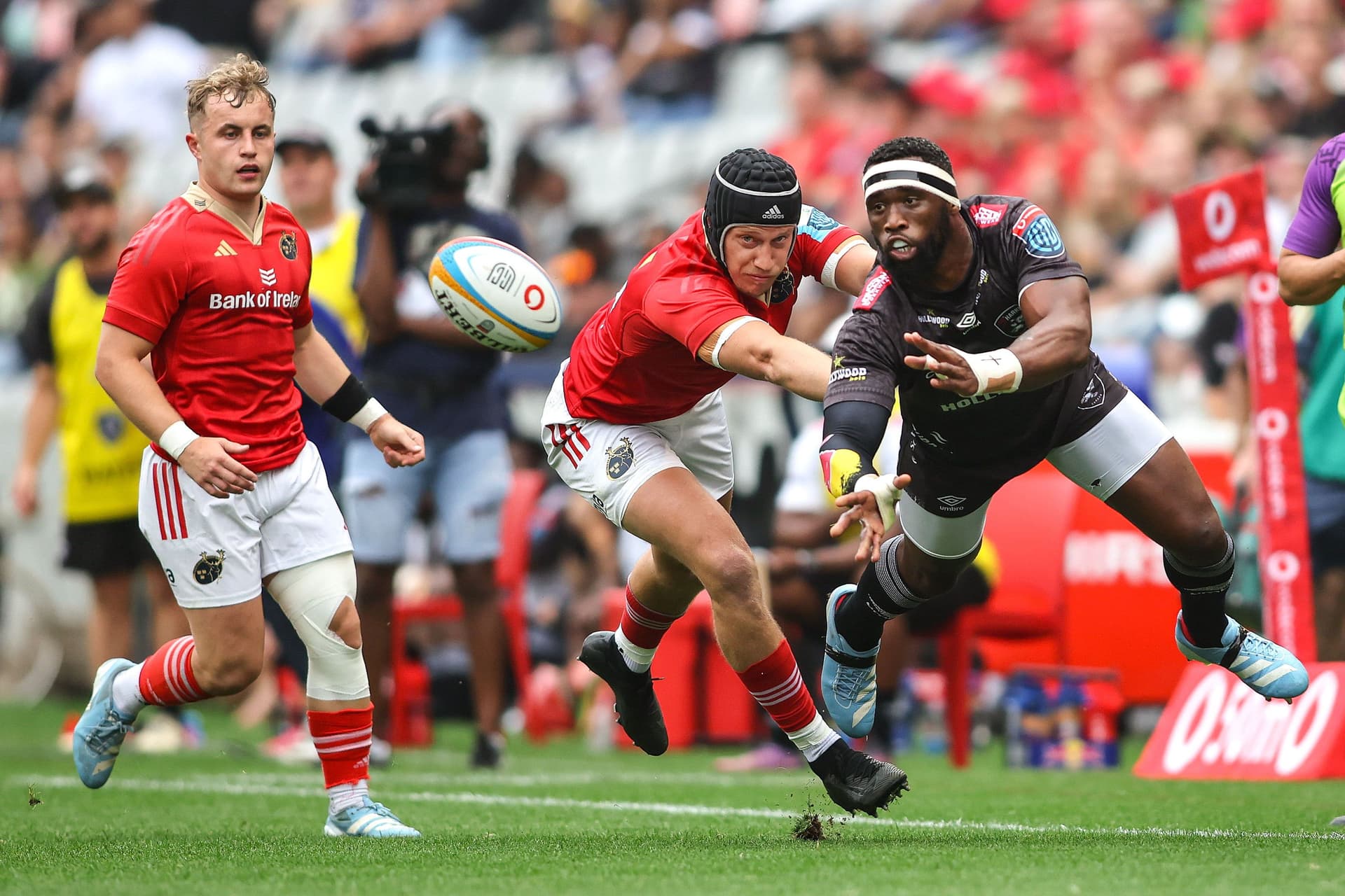 Siya Kolisi of Hollywoodbets Sharks gets his pass away.jpg