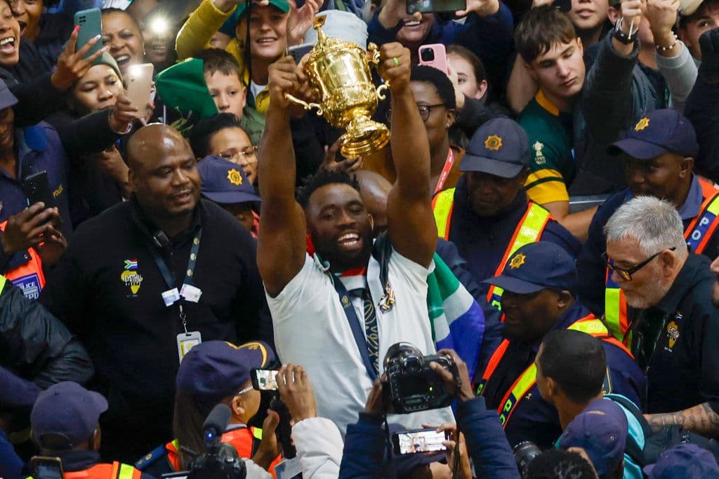 TOPSHOT-RUGBYU-WC-2023-RSA-TROPHY-ARRIVAL