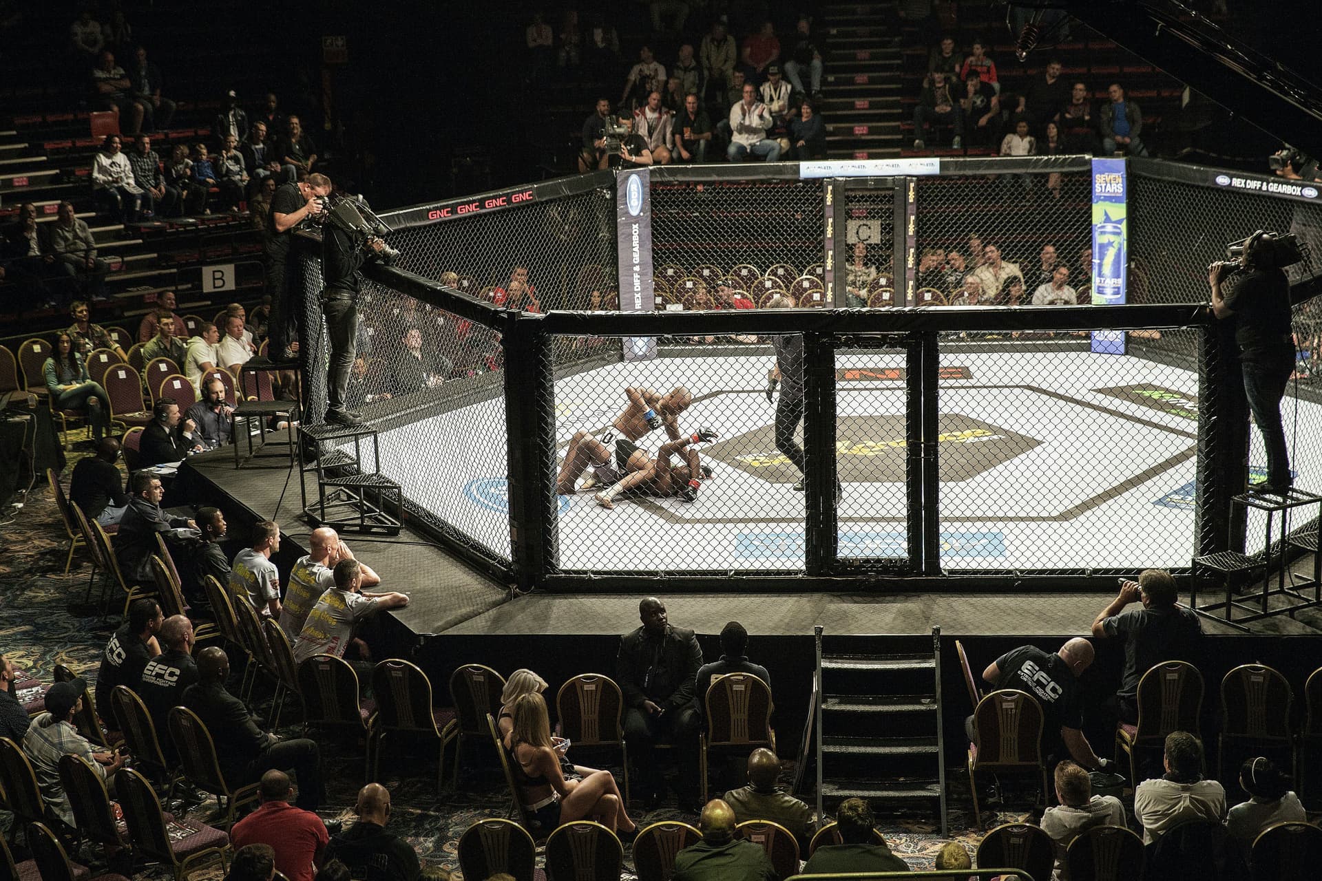 Mthobisi Buthelezi and Sifiso Ncobi fight