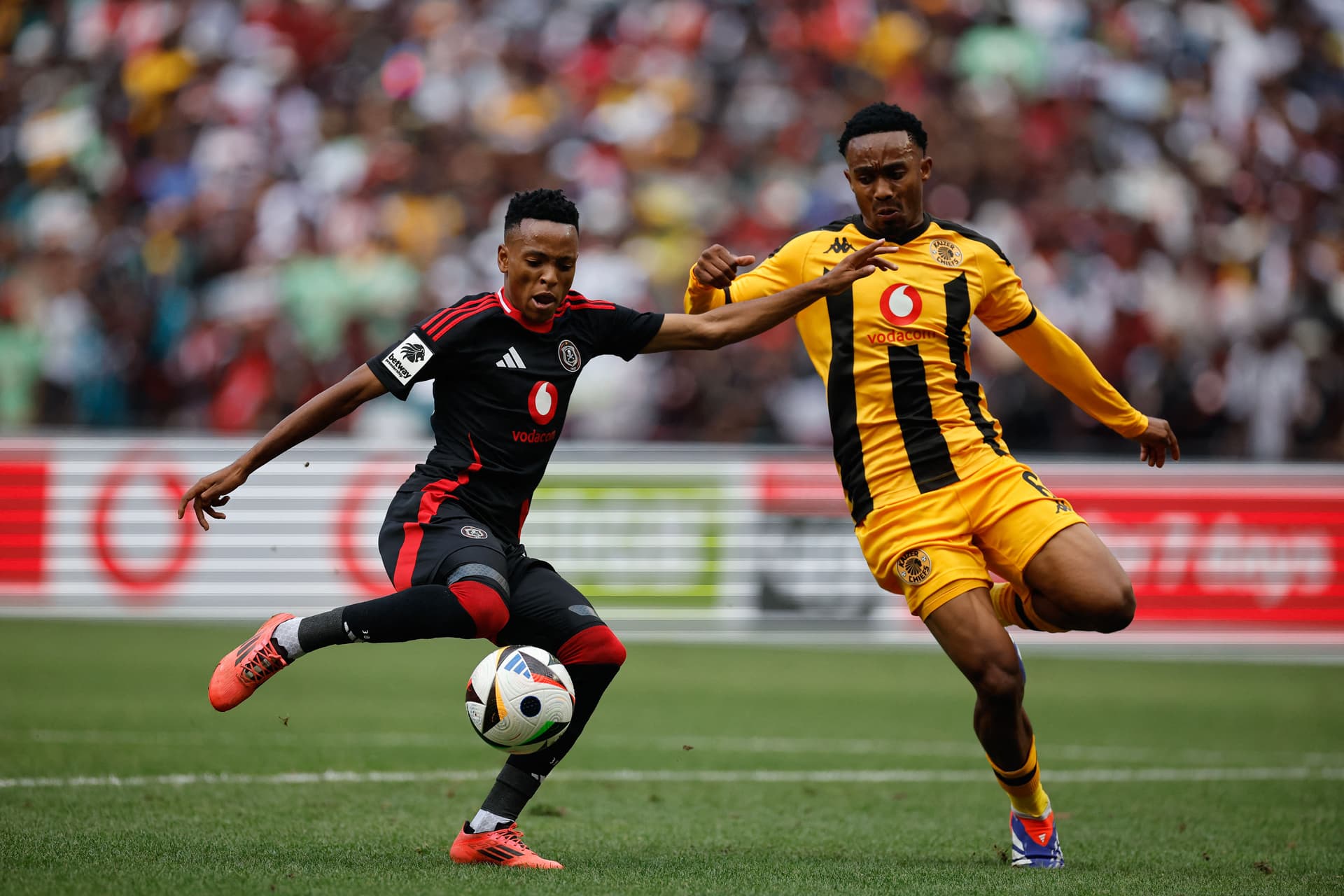 Relebohile Mofokeng (L) controls the ball away from Chiefs' South African midfielder #6 Njabulo Blom (R) during the Premier Soccer League (PSL)