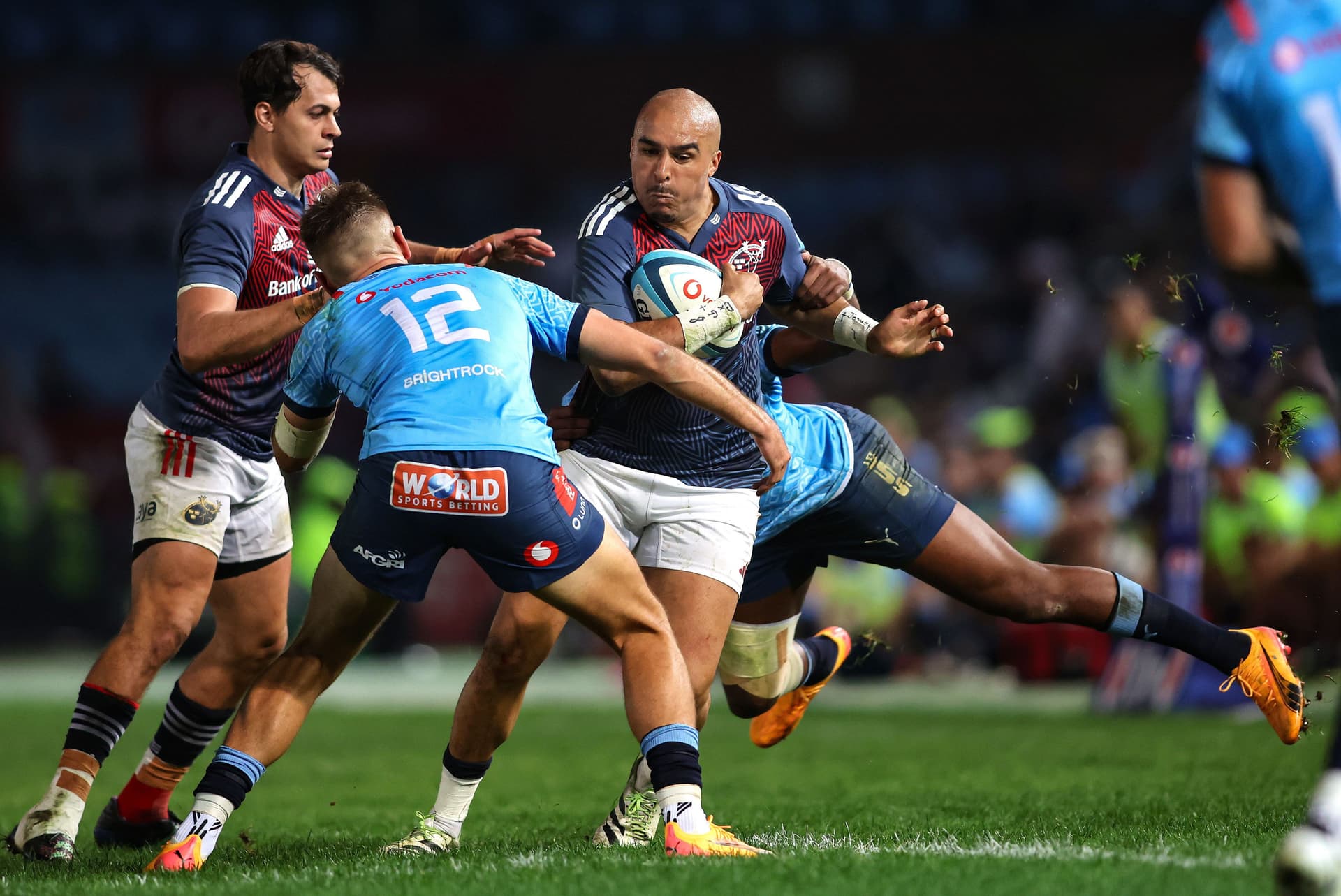 Simon Zebo is tackled by Canan Moodie and David Kriel